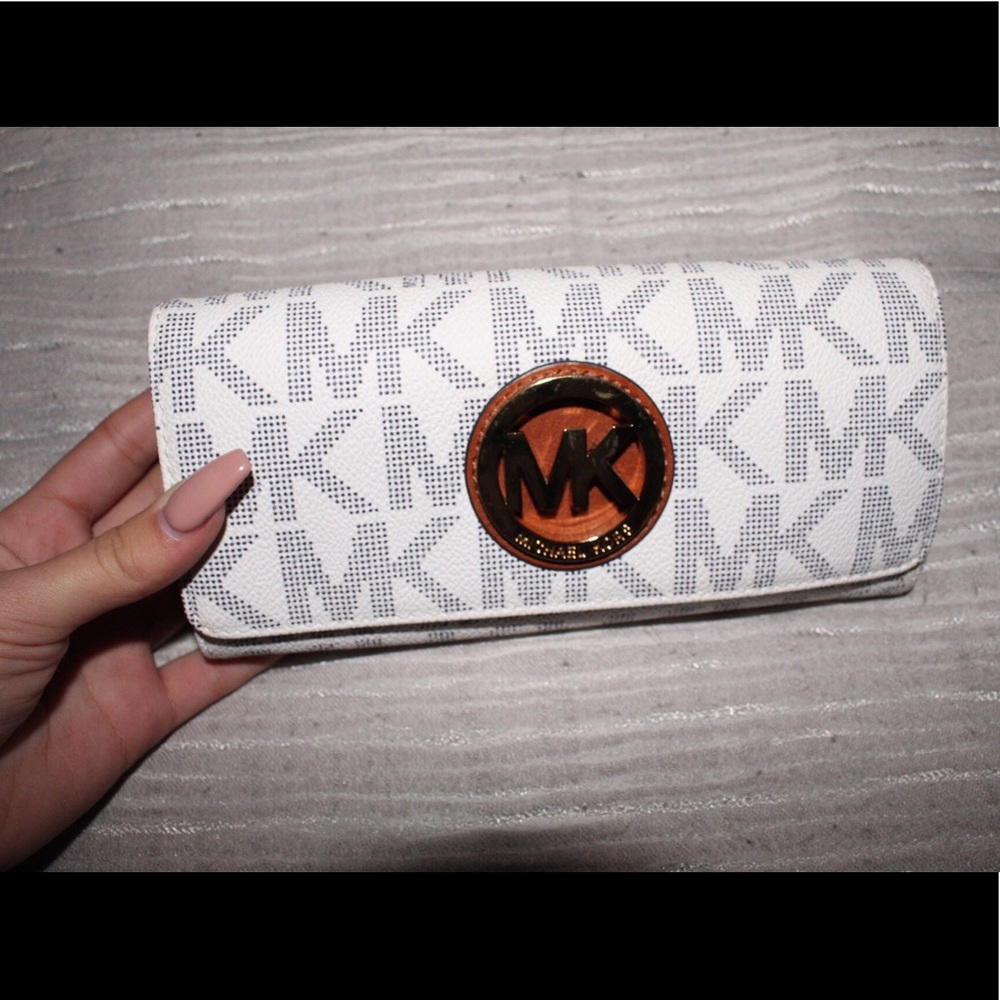 Michael Kors navy, brown & white wallet!